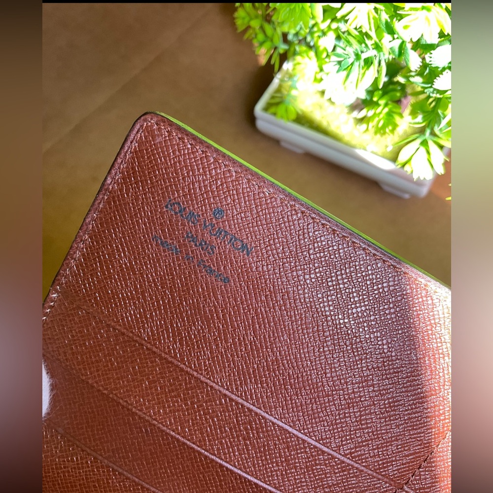 ✅LV EXCELLENT CHECKBOOK BIFOLD WALLET - Picture 9 of 11